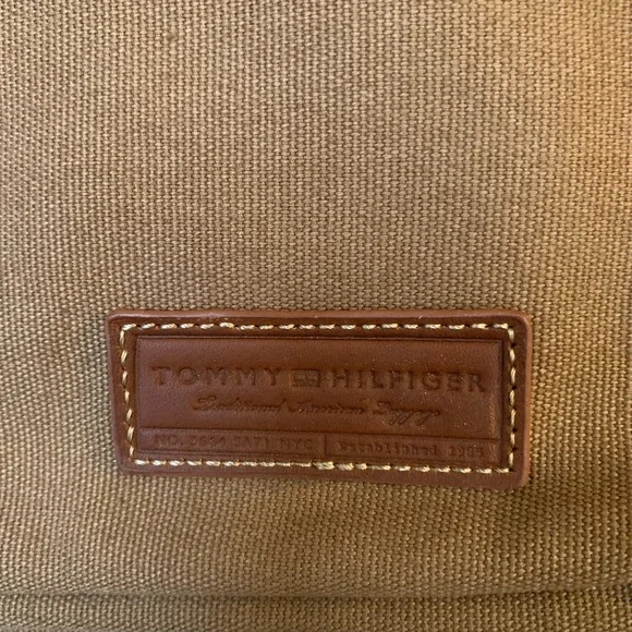 Tommy Hilfiger Classic canvas& leather messenger/laptop bag - Picture 3 of 15